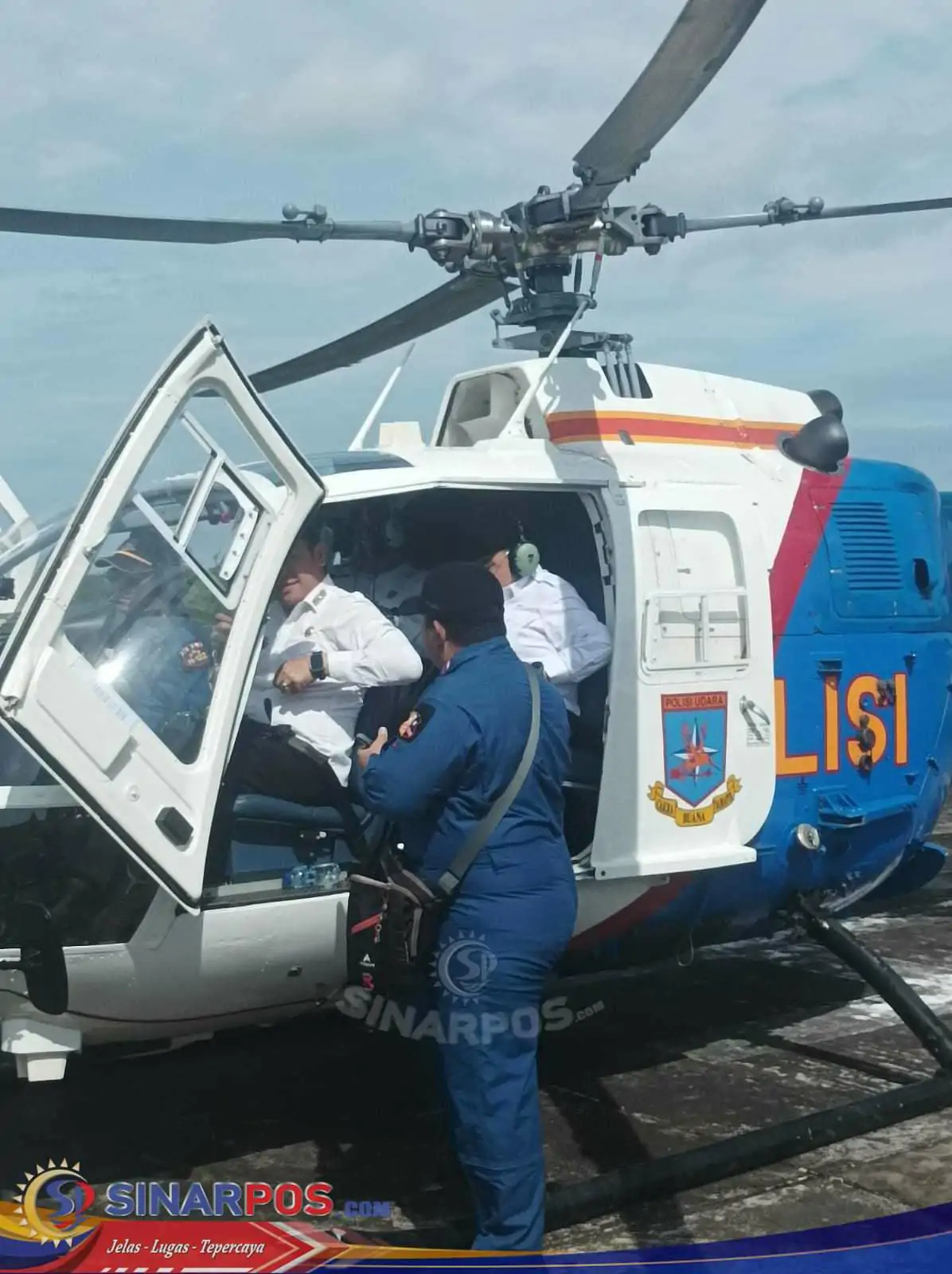 Kapolsek Pesisir Tengah dan Wakil Bupati Pesisir Barat Laksanakan Patroli Udara Pantau WSL Krui Pro QS6000 2025