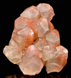 bijoux-et-mineraux:  Calcite with Hematite