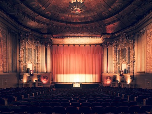 divine-thrills:Brooklyn-based Franck Bohbot photographs classic cinemas from the Golden Age. “Refl