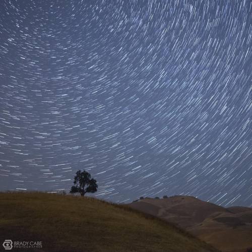 cabecreative: When life doesn’t give you meteors, make a star trail. Here’s a star stac