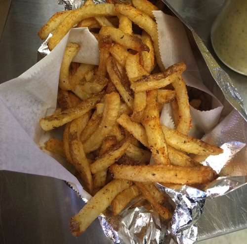 solarsematary:  subzeros:  drinkmorewoder:  afro-arts:  ATL Wings  www.atlwings.com // IG: atlwingschandler - IG: atlwingsphoenix  Chandler, AZ  Phoenix, AZ  CLICK HERE for more black owned businesses!    You can tell this is in the hood somewhere  I