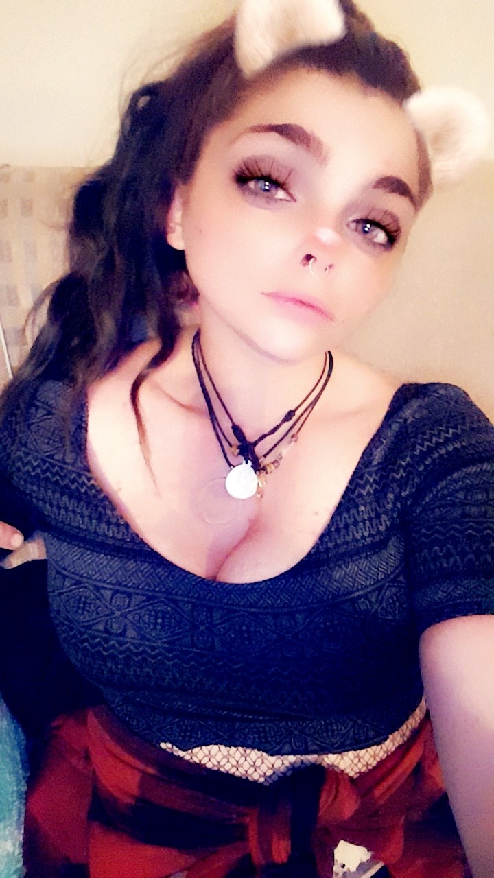 samasaurrr:  Feelin myself 🖤