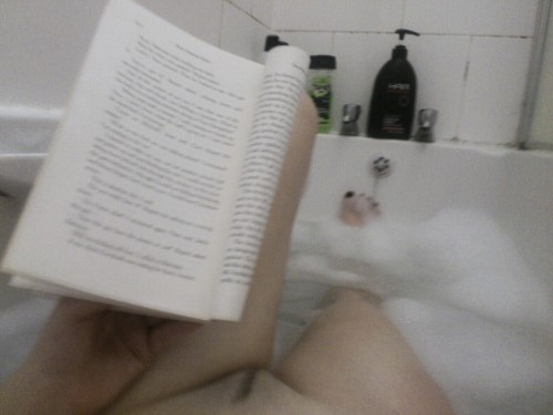 Porn Pics dirtyfoxes:  Ive been reading in the bath