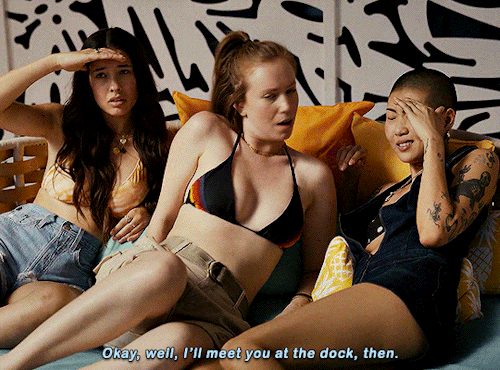 softdeb:  Hacks (2021-) dir. Lucia Aniello2.04 “The Captain’s Wife”