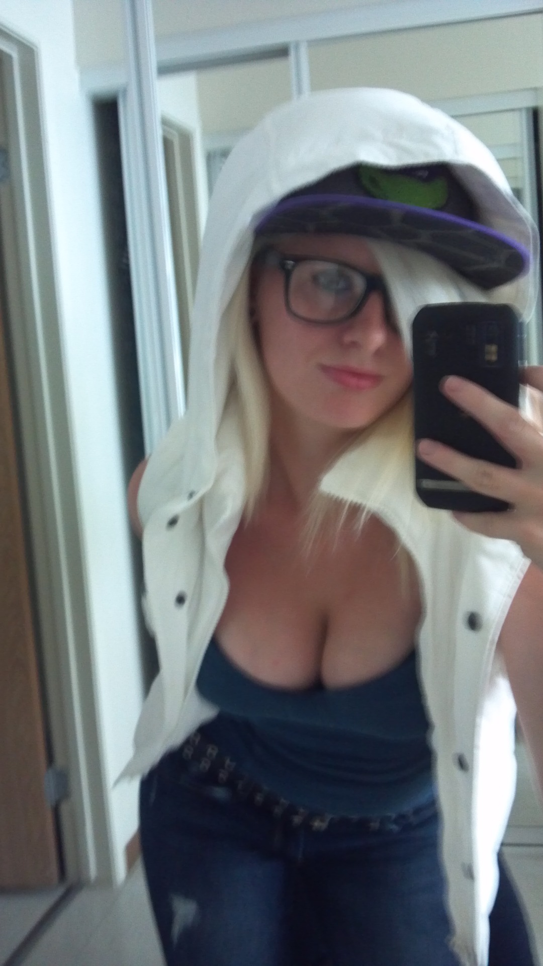 pinkbunnyjenni:  Simple picz of Blonde Chickz