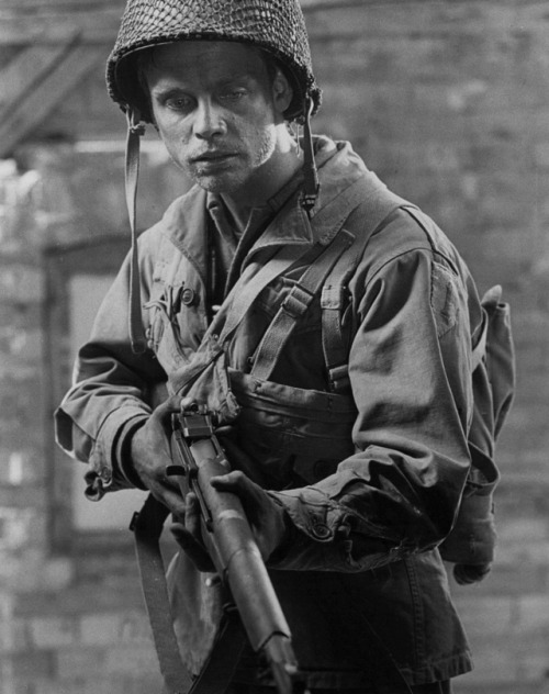 thetaoofzoe: jady2007: www.facebook.com/itsmarkhamill/ Mark Hamill as Private Griff in &ldqu