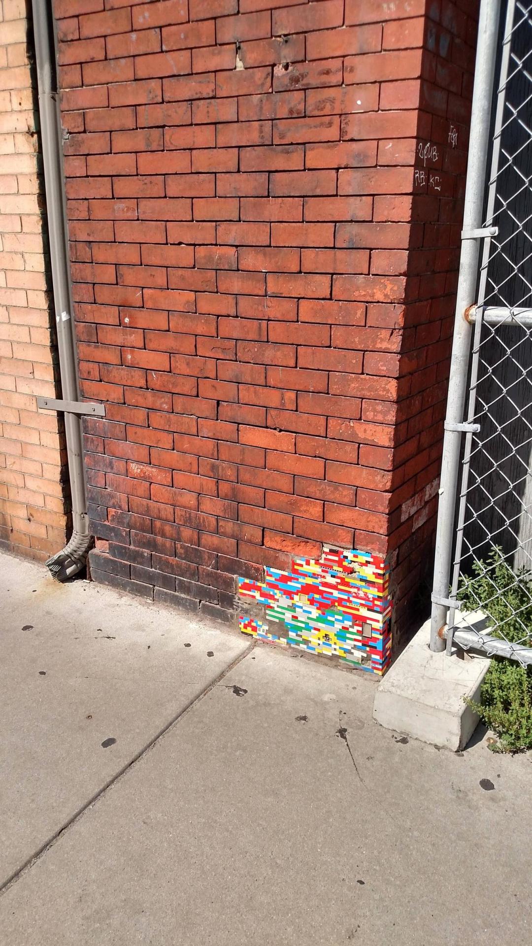 diary-of-a-chinese-kid:  I always knew that Lego was super strong
