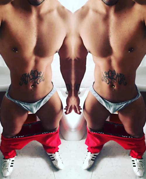 jonathanecko:  by @andyblackhot on Instagram@Jonathanecko●Submit