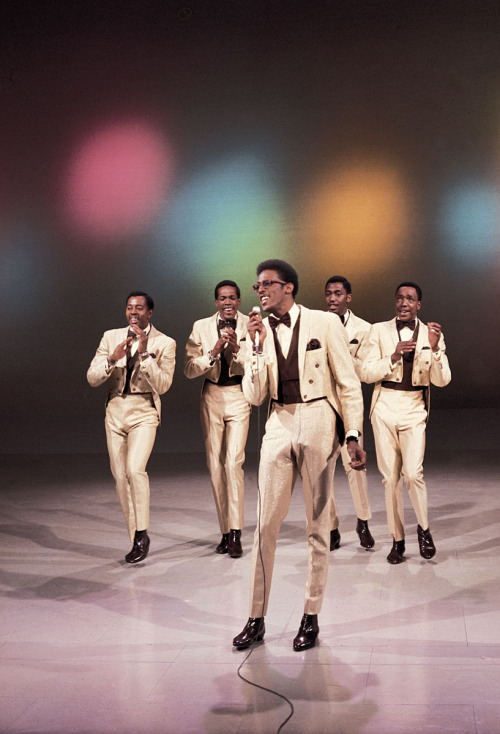 languagethatiuse:The Temptations.  porn pictures