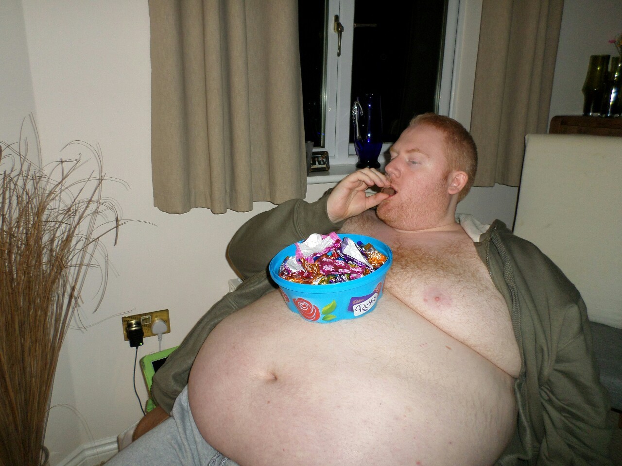 smother-me-in-ur-blubber:  Recent submission: Super sized hot ginger blubber boy.