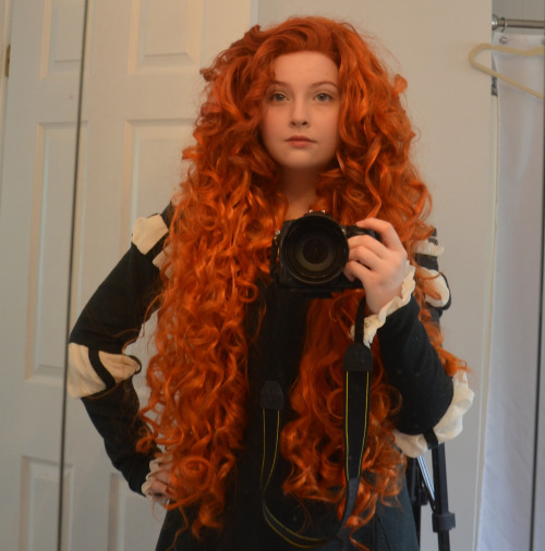 jensenskaggles:  doxiequeen1:  Put the costume, wig, and makeup on all together for the first time! I think next time i’ll use more blush, but for the most part i’m happy with it. I didn’t do much, it’s just foundation and a bit of bronze eyeliner