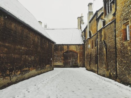 liberalartssociety:10 December .. walking down Queen’s Lane on my way back from church to coll