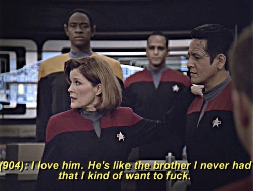 leisylaura: Janeway + @textsfromlastnight @geek-selforum As discussed