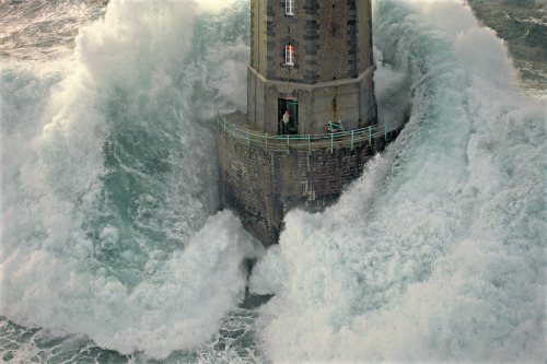 marthajefferson: Lighthouse and its keeper, by Jean Guichard In 1989 a tempest raged for days on the