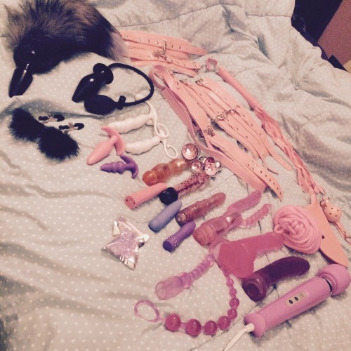 sexpainandindustrial:  Special for daddy little girls.)