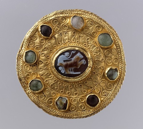 barbariansatthegates:Lombardic Brooch with Roman Cameo; 2nd - 4th c CE (cameo), 7th c CE (brooch) [S