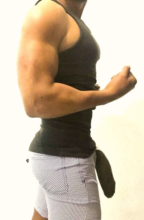 thickdong92: When you buy a pants designed for your waste and not for your Cock
