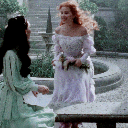 BRAM STOKER’S DRACULA Costumes Appreciation: ― Lucy Westenra’s Lace Dress (costume Design By Eiko