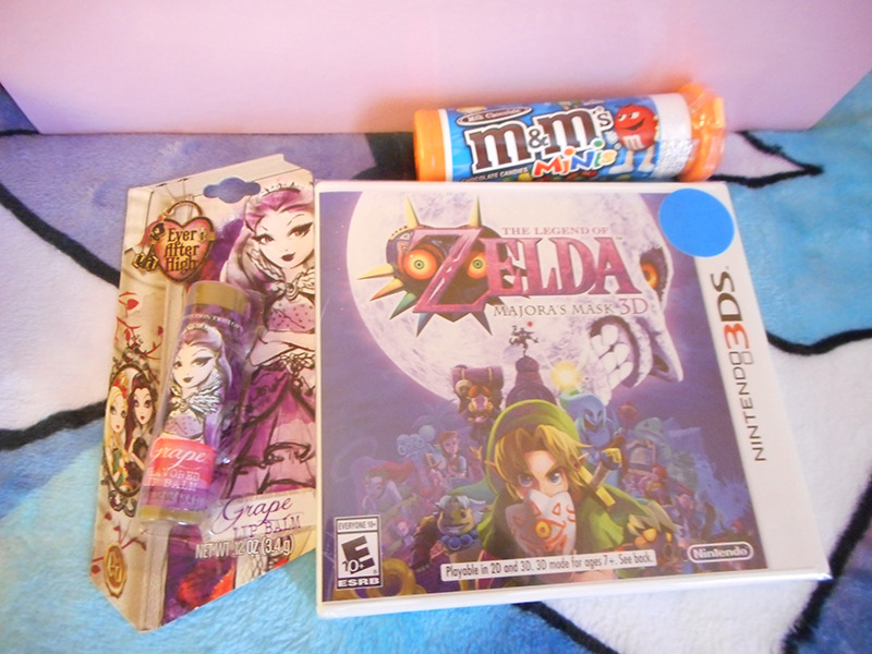 EEEE I GOT GIFTS FROM @synnesai and @dartty today !!! ;o; omg im yeeellllingggg,