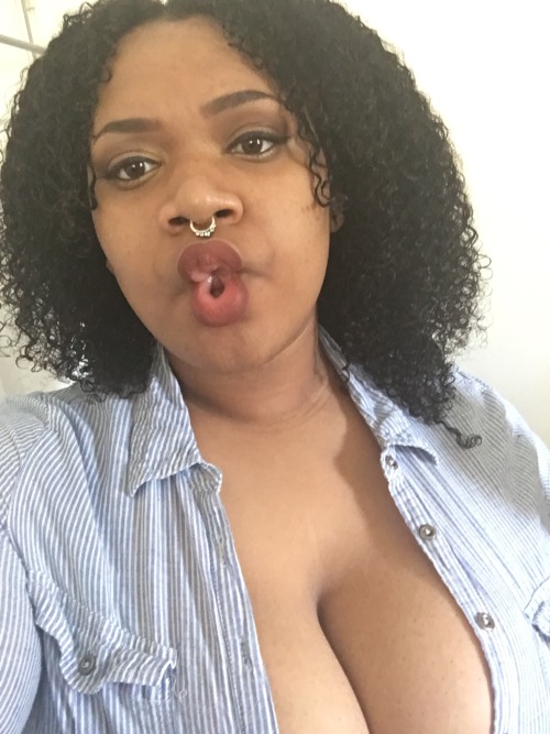 pinkrosehippy:  In the mist of me arguing with white people on Facebook and deleting all my white friends who insisted on defending police officers, I found enough energy to get cute.