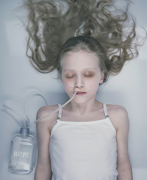 ghostchains:  softlyangel:     Das Leid - “The Suffering”, by Ruadh Delone 
