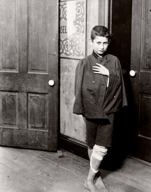 Waiting for the dispensary to open.Hull House District, Chicago, 1910, Lewis Wickes Hine. (1874 - 19