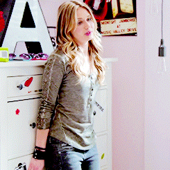 ofwalkingdead:  amy’s outfits appreciation posts: 10/? 