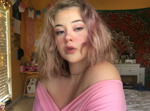 sappyangel:  sweet as cherries 🍒