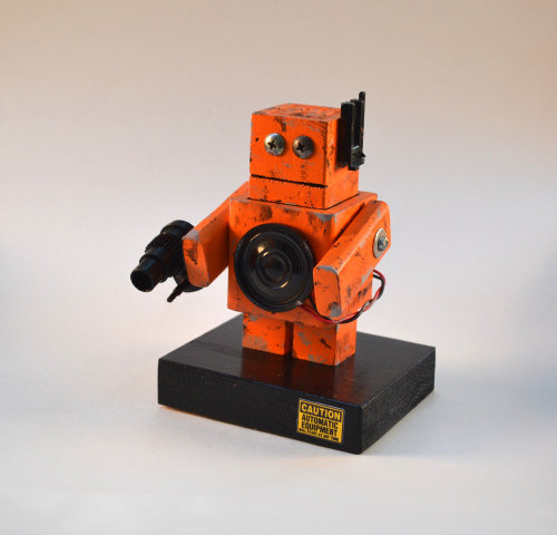 This one is sold but you can find more desktop robot sculptures in DeviceZero’s Etsy shop.