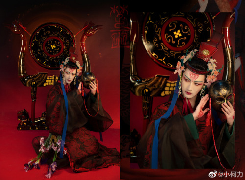 hanfugallery:chinese hanfu inspired by 巫wu (witchery in ancient china) of chu civilization| photo by