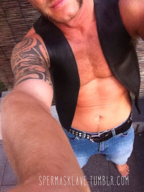 spermasklave:  Auftrag erfüllt! Video kommt bald.  SO FUCKING HOT!!! THANK YOU!! DAMN!!!!! LOVE seeing you piss in those jeans, man!