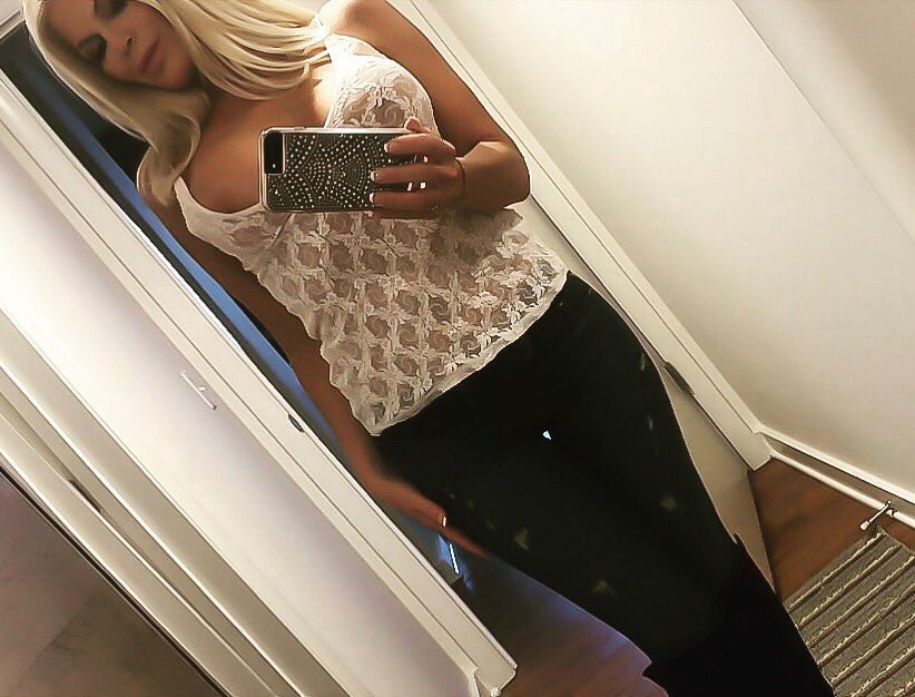 pussyconnoisseur6996:  Blonde MILF 😀