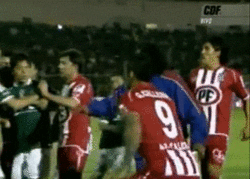 En esta cultura todo se arregla con patadas !!