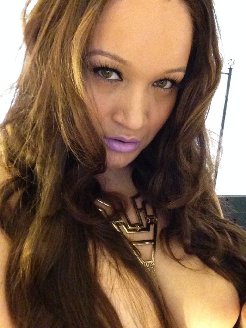 exoticplusmodel:  Rawr!!! 🐯🐯🐯 come tame this kitty 😜😁