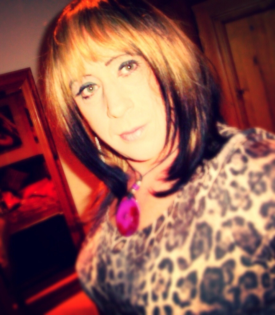 naughtypaigecd:  kirstysummers68:  Face pics for my picture making master xx  Gorgeous