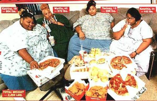 brendakthedonutgirl:contagion-07-fan:Wow!   I thought my family was fat.  These ladies are amazingly beautiful