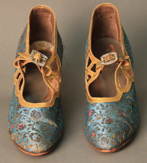 historicaldress:Evening Pumps, ca. 1920Evening pumps of turquoise silk floral brocade with gold leat