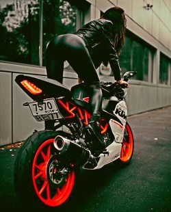 motorcycles-and-more:  Biker girl on KTM RC390