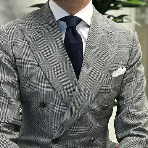 Not a fan of jackets going up your back as soon you sit down, this @wwchantailor suit does not move 