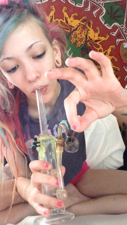 reaching-4-zion:  This shatter gettin me so damn high 😂  😍😍😍😍😍😍😍😍😍😍😍😍