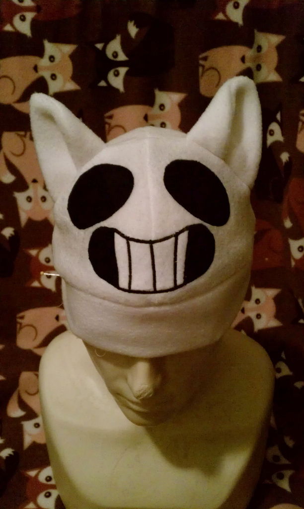 yowulf:
“ OFF CAT HAT RAFFLE!
Okay, normally I would take photos of my products with my good camera but this hat is like.. cursed or something. While sewing it, it broke three of my new good news. I never break needles.
I want it out!
Get this hat,...