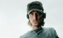 kitmarlowe:great tv recommendations: detectorists ↳ "All we turn up these days is litter and ri