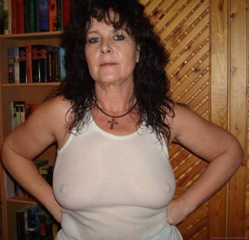 baconbarm:  This mature Frau looks like a porn pictures