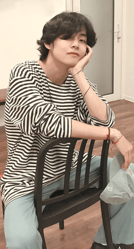 Taehyung Lockscreens!! Please Like Or Reblog If You Save It!!