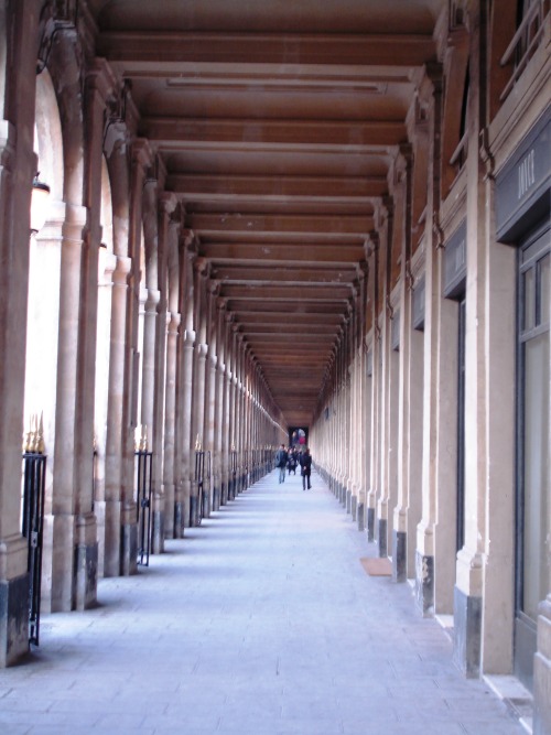 Série Géométrie.Des axes verticaux.- Philaë, Temple d’Isis- Vers Valenciennes- Paris, Pont de Bir-Ha