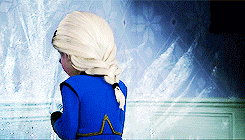 keybladesoras:  Anna and Elsa growing up. 