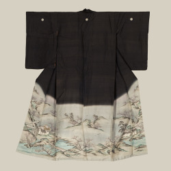 thekimonogallery:  Chirimen (crepe) Silk kimono featuring embroidery (regular, sagara and couching), and hand painted background utilizing bokoshi dip dye. Late Edo period (1830-1868).  The Kimono Gallery 