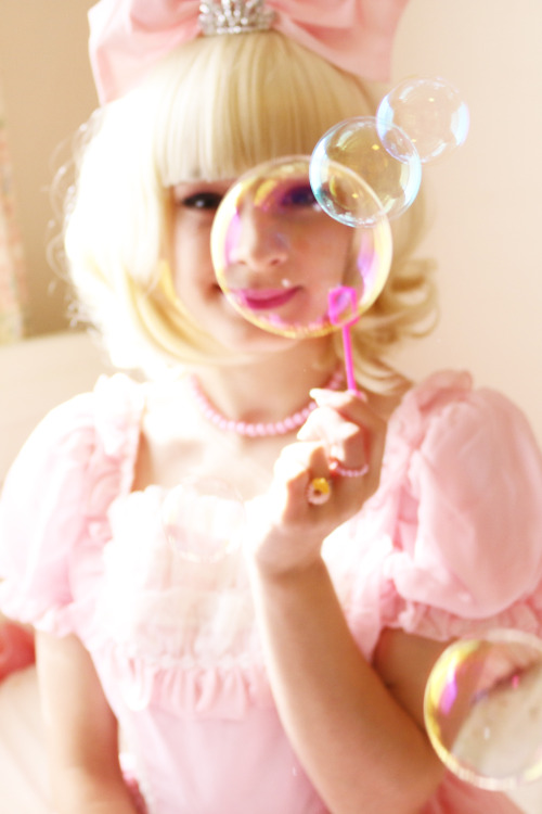 kiki-myaki:Did a self-shoot for my folio today using a tripod and handheld remote - it was a struggl