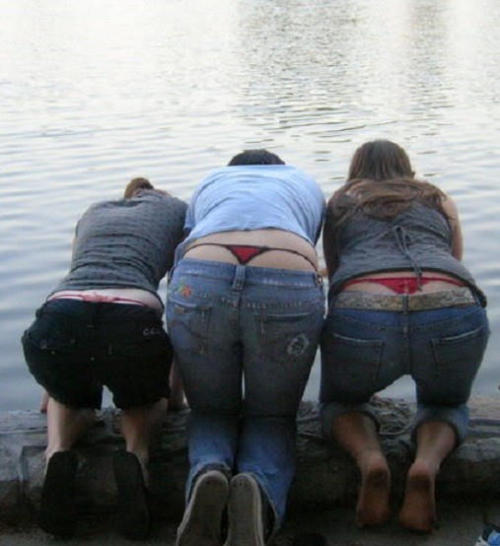 visiblethongbabes4:  Visible thong mania strikes the seawall …
