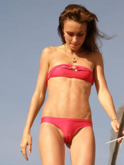  Naughty bikini cameltoe … I like it …